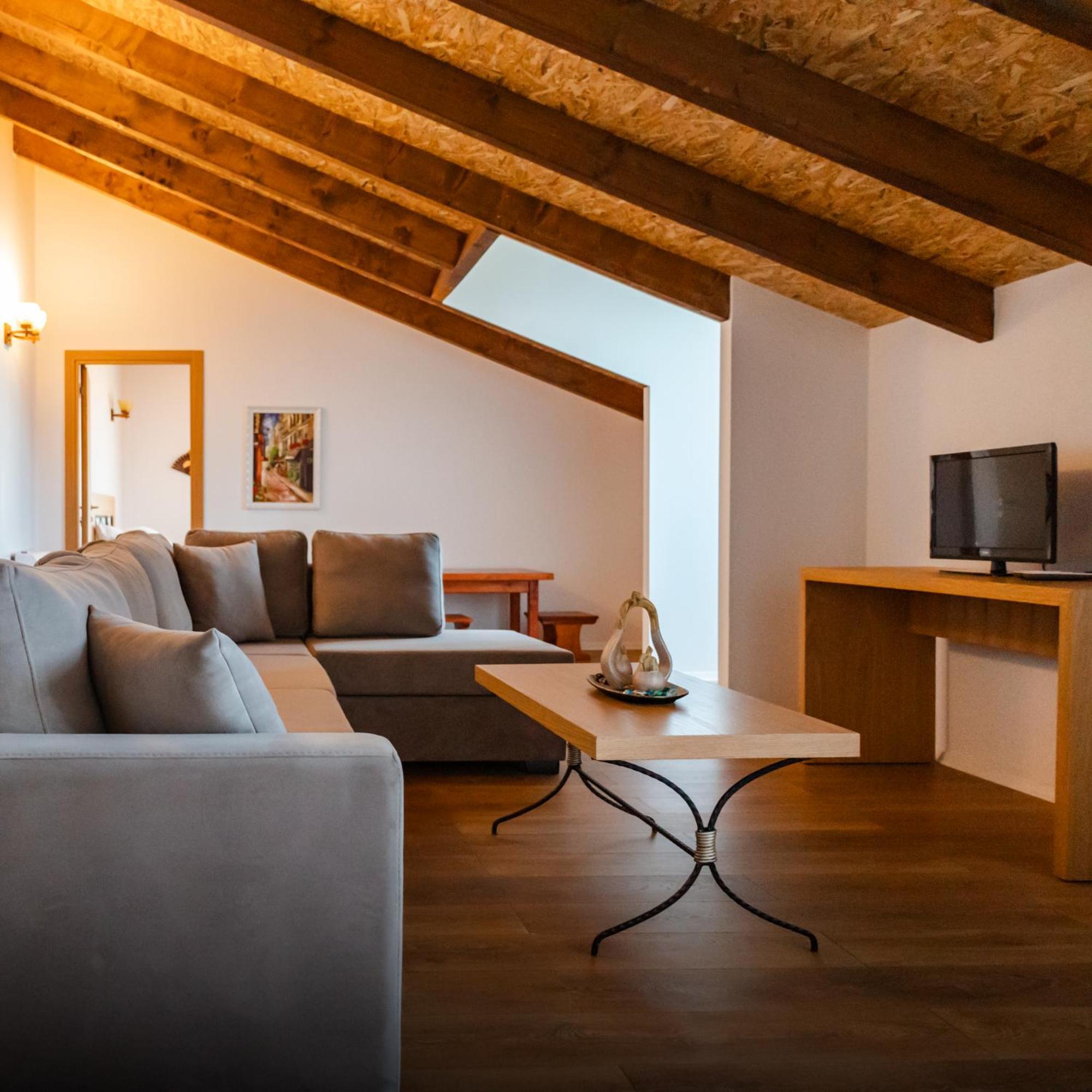 Hotel Gle-Alb Agrotourism Tepelene Esterno foto