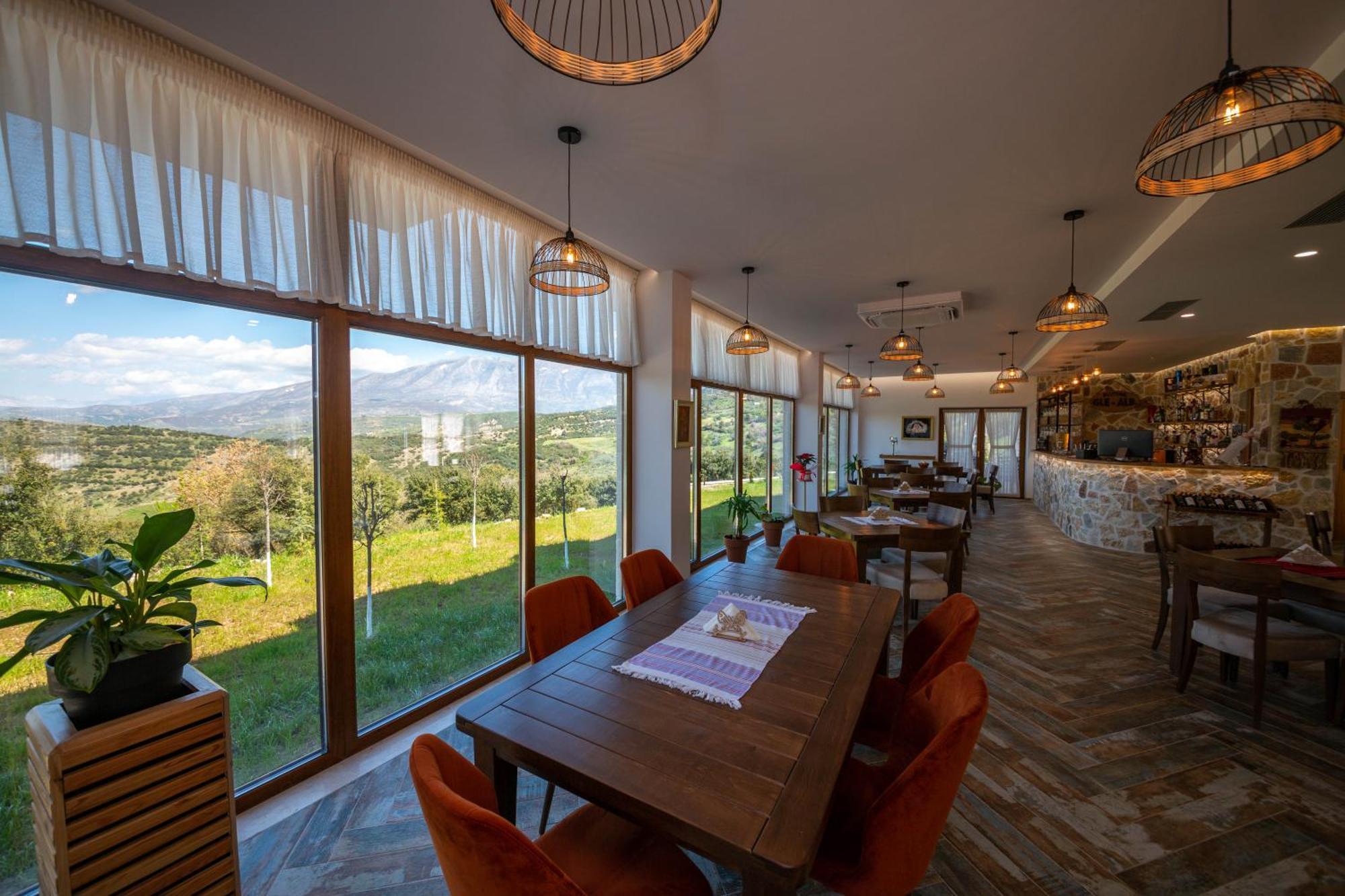 Hotel Gle-Alb Agrotourism Tepelene Esterno foto