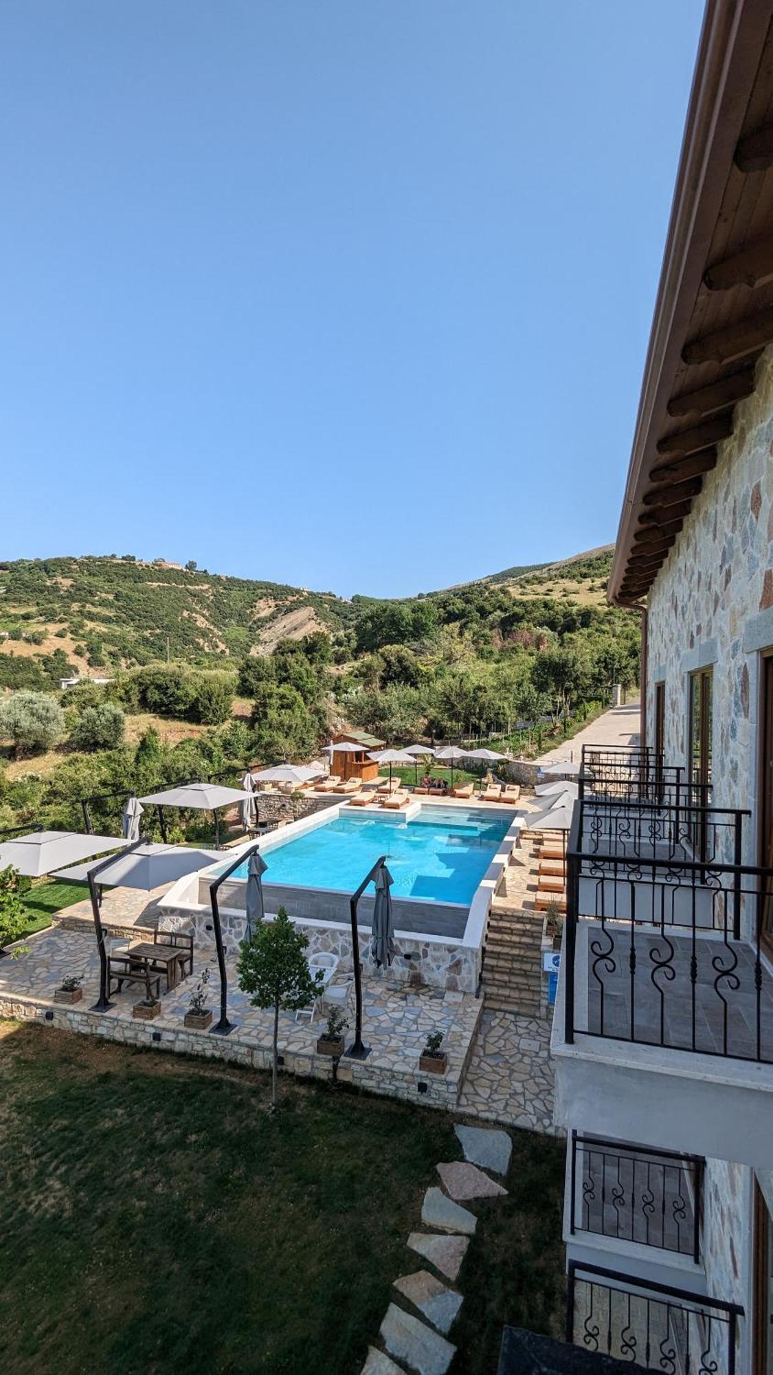 Hotel Gle-Alb Agrotourism Tepelene Esterno foto