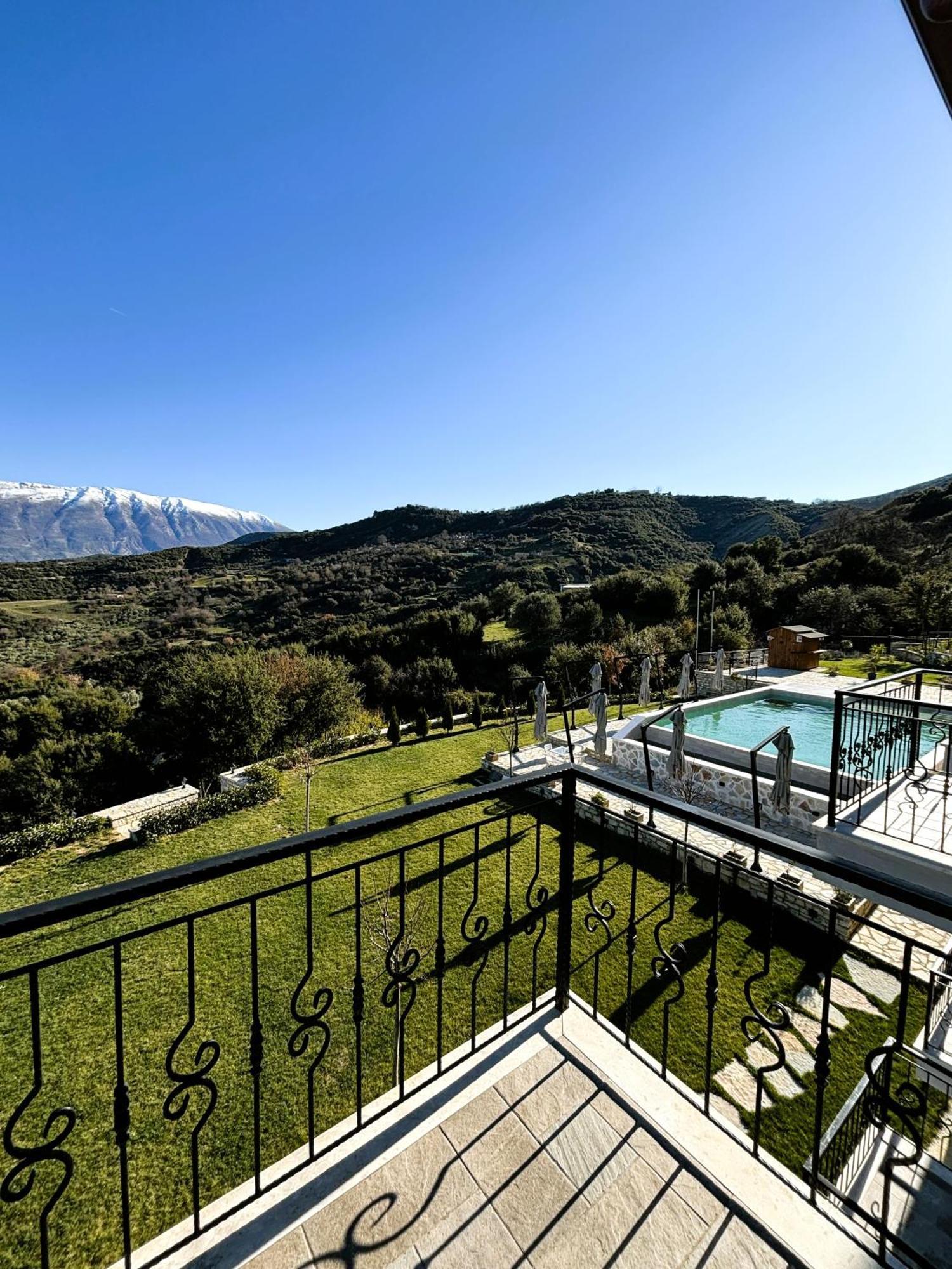 Hotel Gle-Alb Agrotourism Tepelene Esterno foto