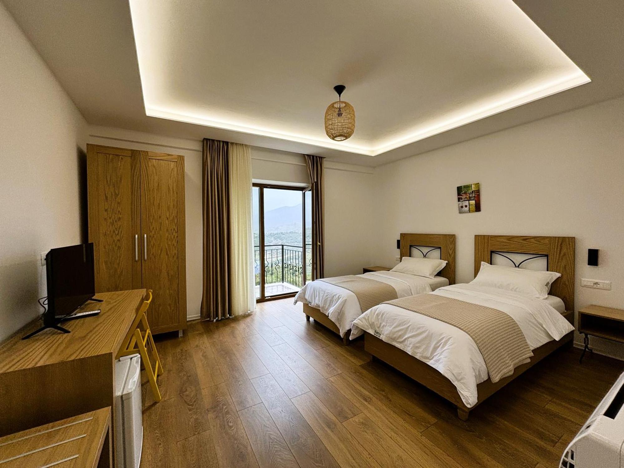 Hotel Gle-Alb Agrotourism Tepelene Esterno foto