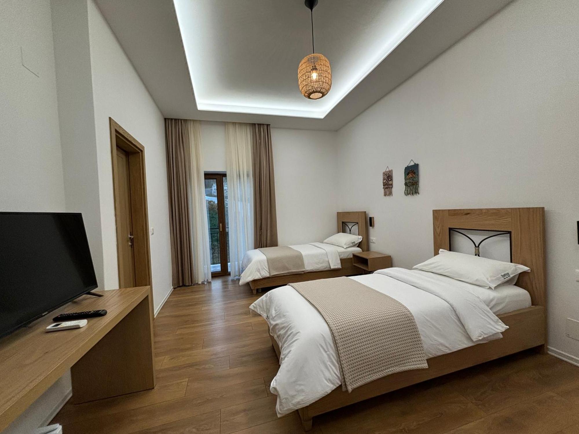 Hotel Gle-Alb Agrotourism Tepelene Esterno foto