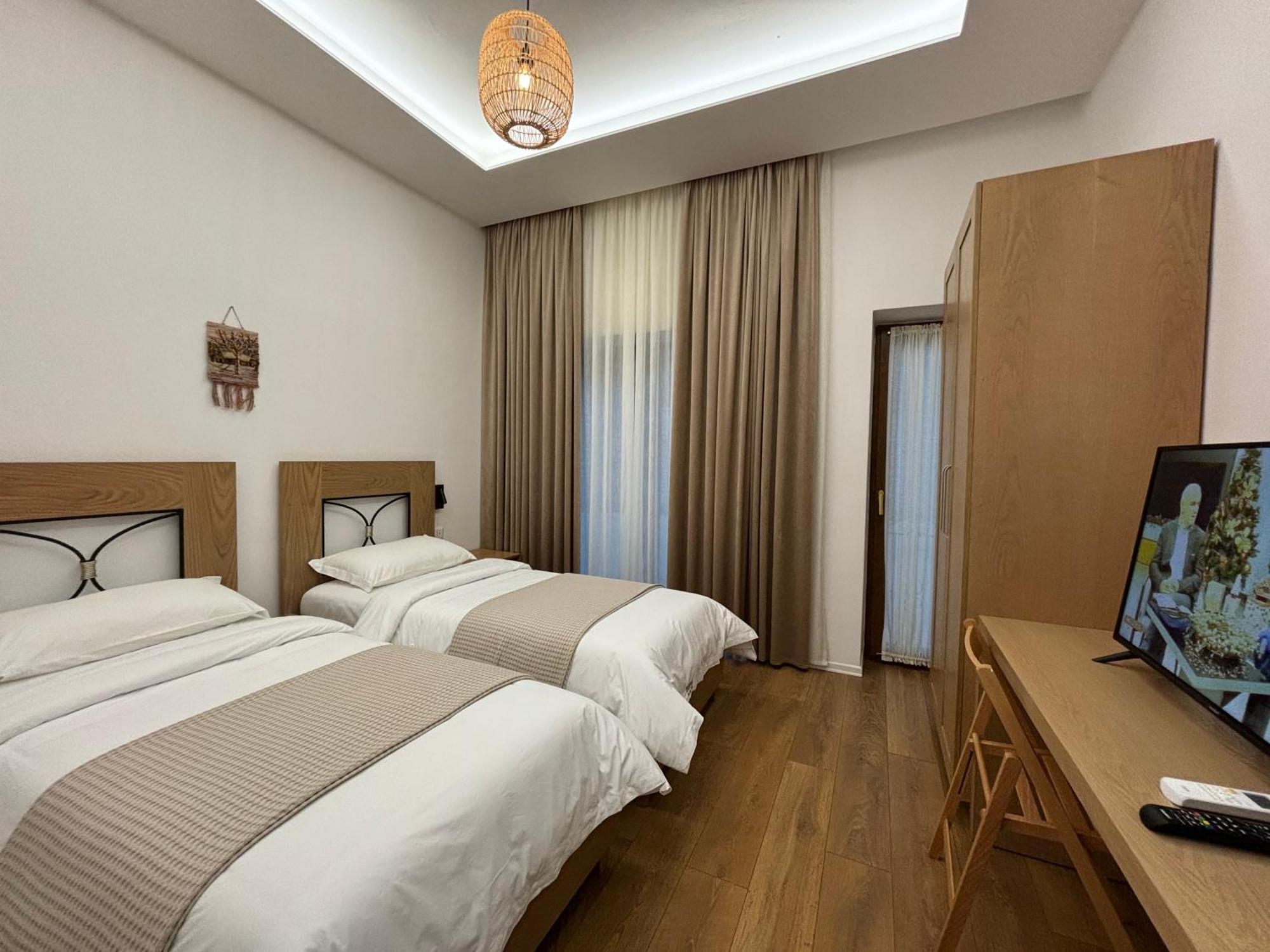 Hotel Gle-Alb Agrotourism Tepelene Esterno foto