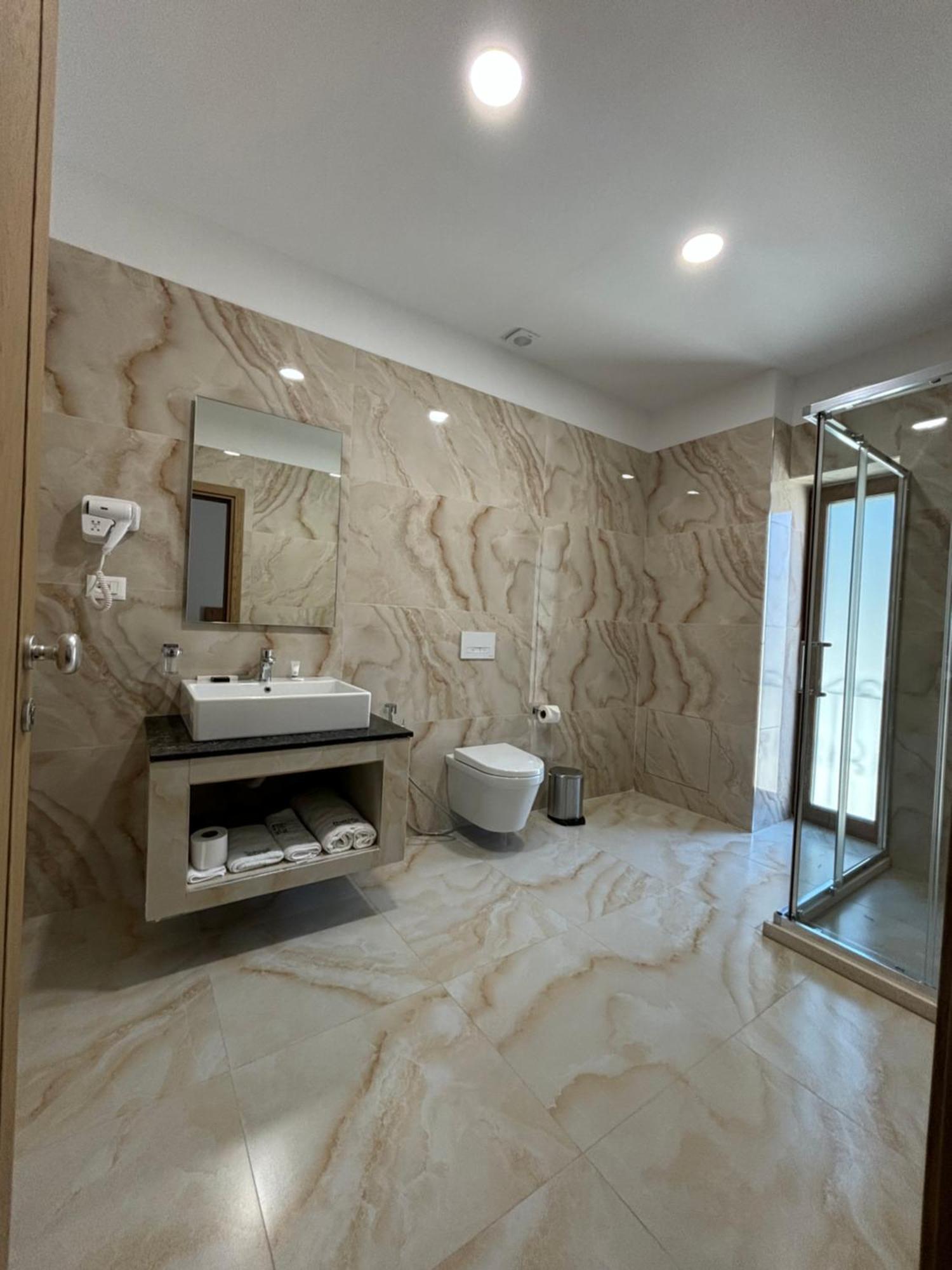 Hotel Gle-Alb Agrotourism Tepelene Esterno foto