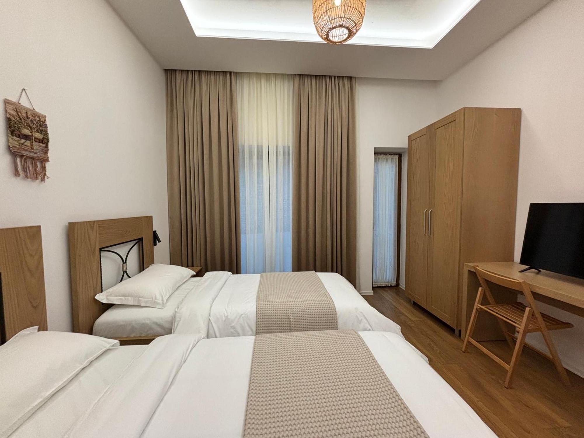 Hotel Gle-Alb Agrotourism Tepelene Esterno foto
