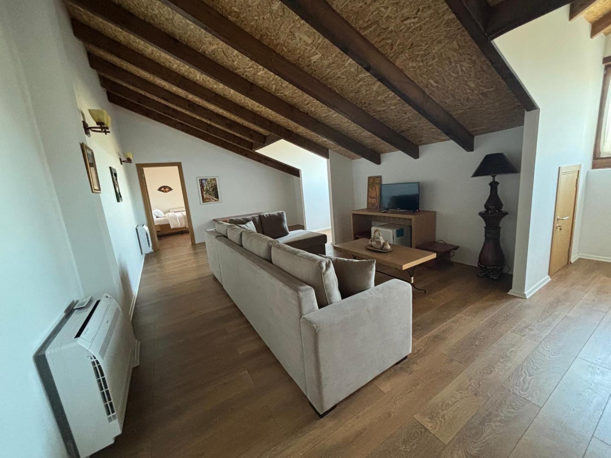 Hotel Gle-Alb Agrotourism Tepelene Esterno foto